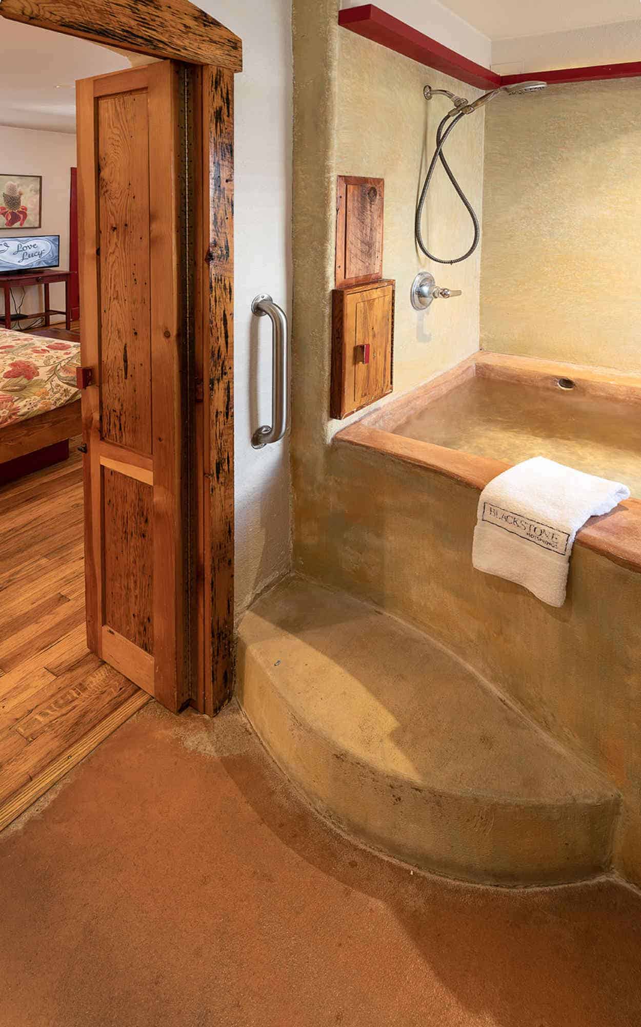 in-room bath, Babaloo room, Blackstone hot springs, Truth or Consequences NM
