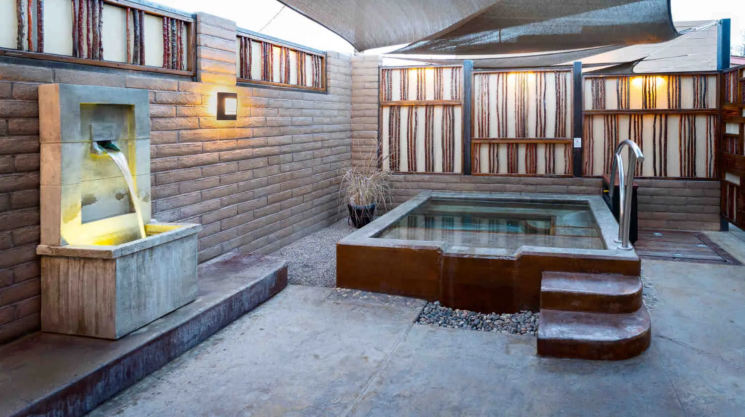 yellow bath at blackstone hotsprings